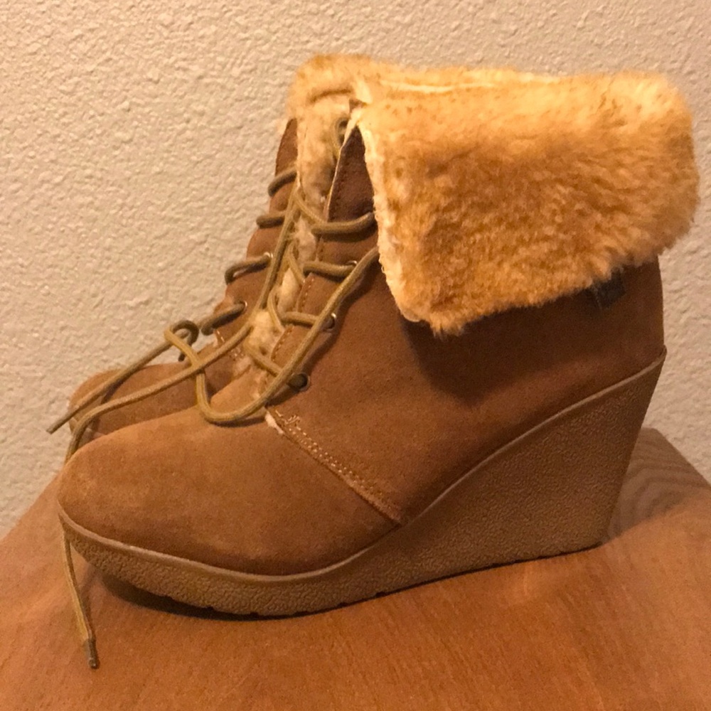 Bearpaw Wedged Boot